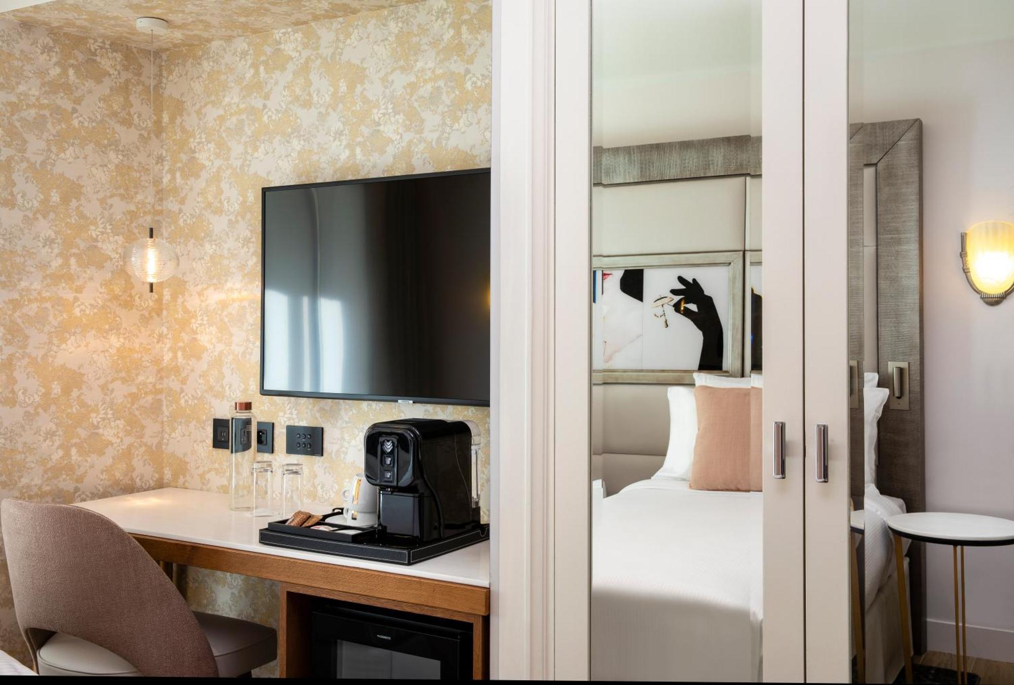 Superior Double Room,1215001600:JPEG